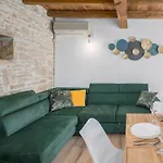 Courtyard Ivini By Interhome בית נופש *