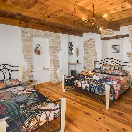 Vikendica Courtyard Ivini By Interhome