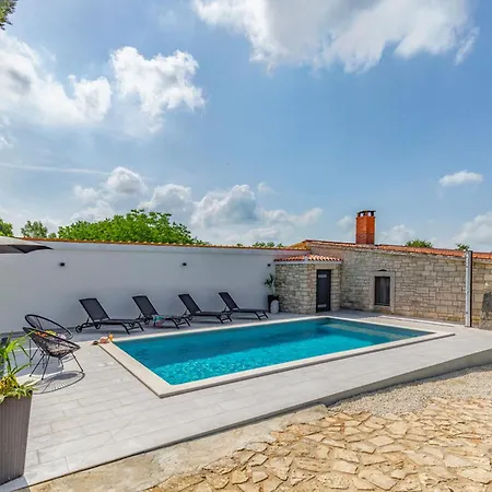 Casa de Férias Courtyard Ivini By Interhome