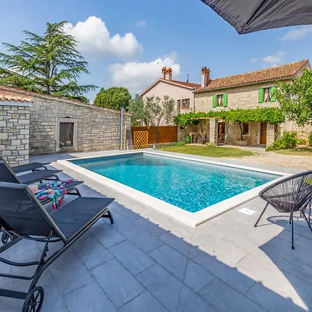 Courtyard Ivini By Interhome *