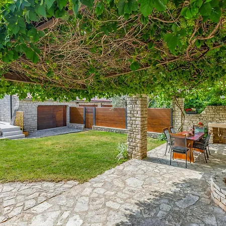 Casa de Férias Courtyard Ivini By Interhome