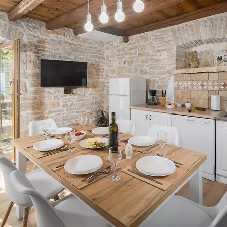 Courtyard Ivini By Interhome Tatil Evi *